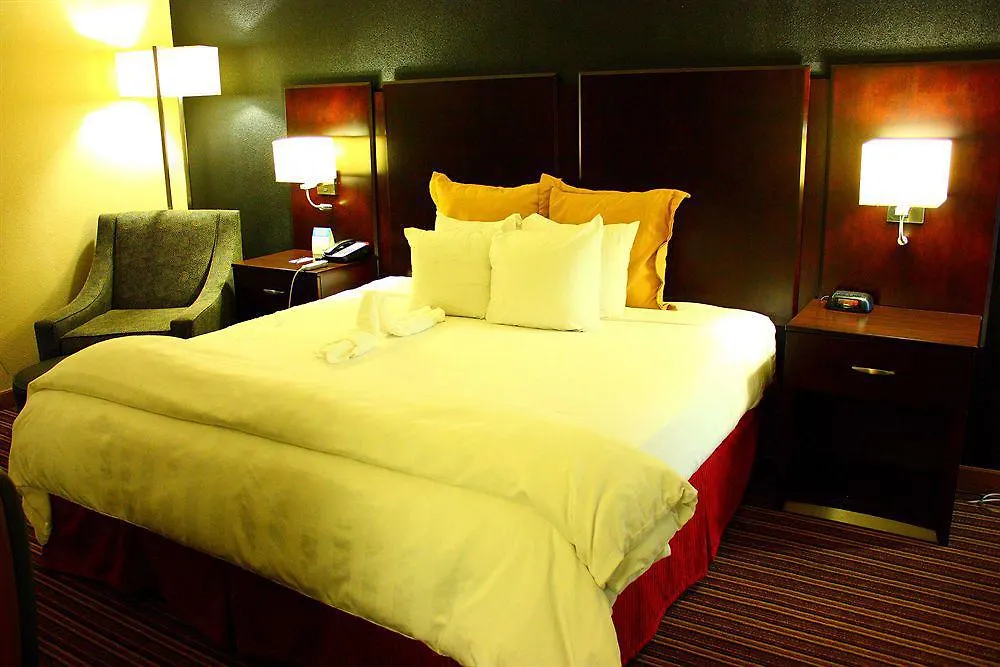 Wyndham Garden Norfolk Downtown Hotel