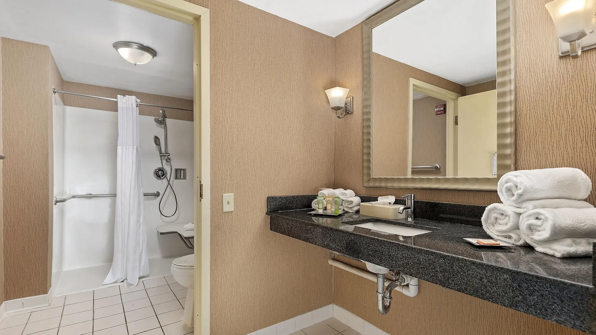 Wyndham Garden Norfolk Downtown Hotel