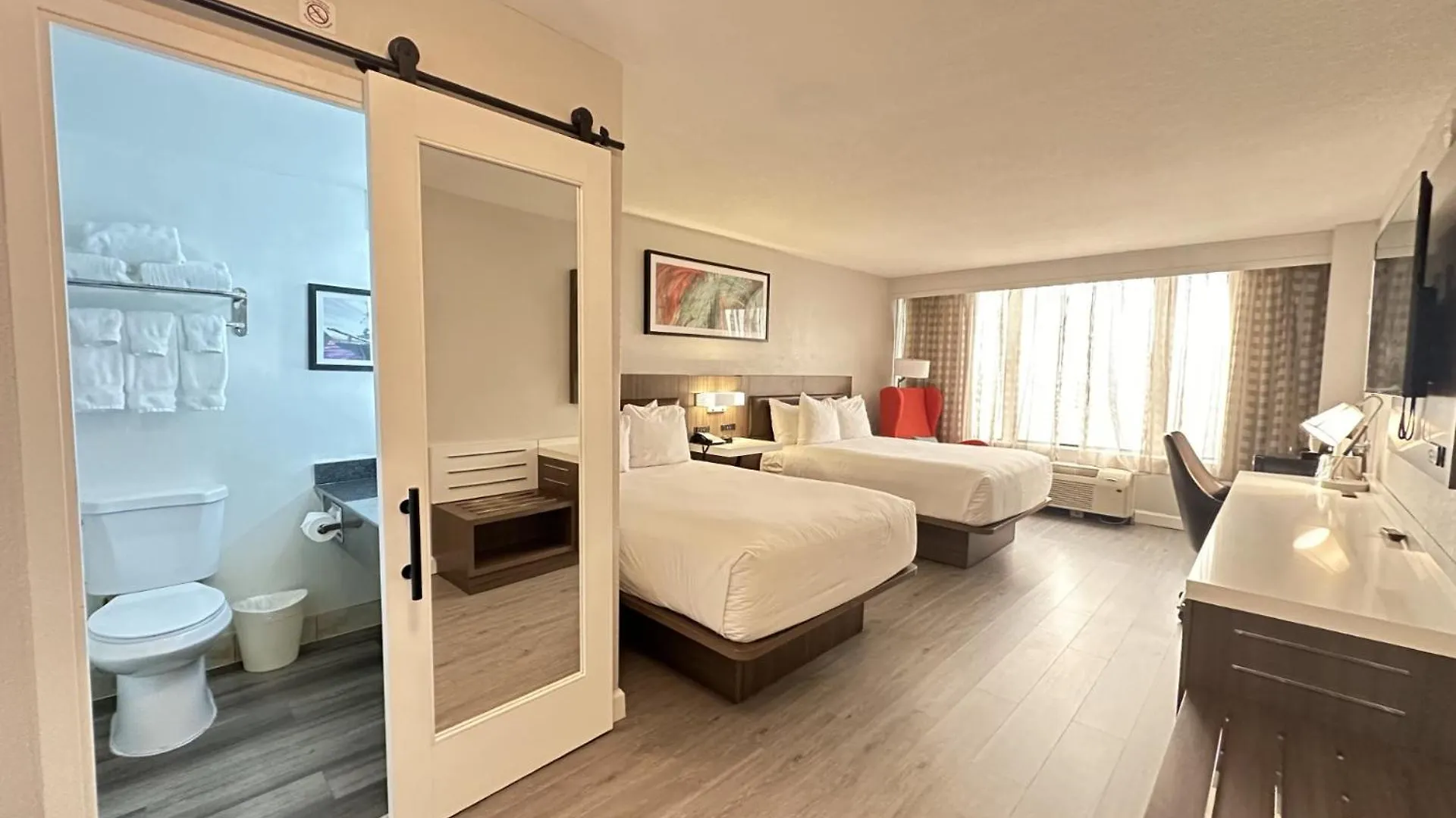 Wyndham Garden Norfolk Downtown Hotel