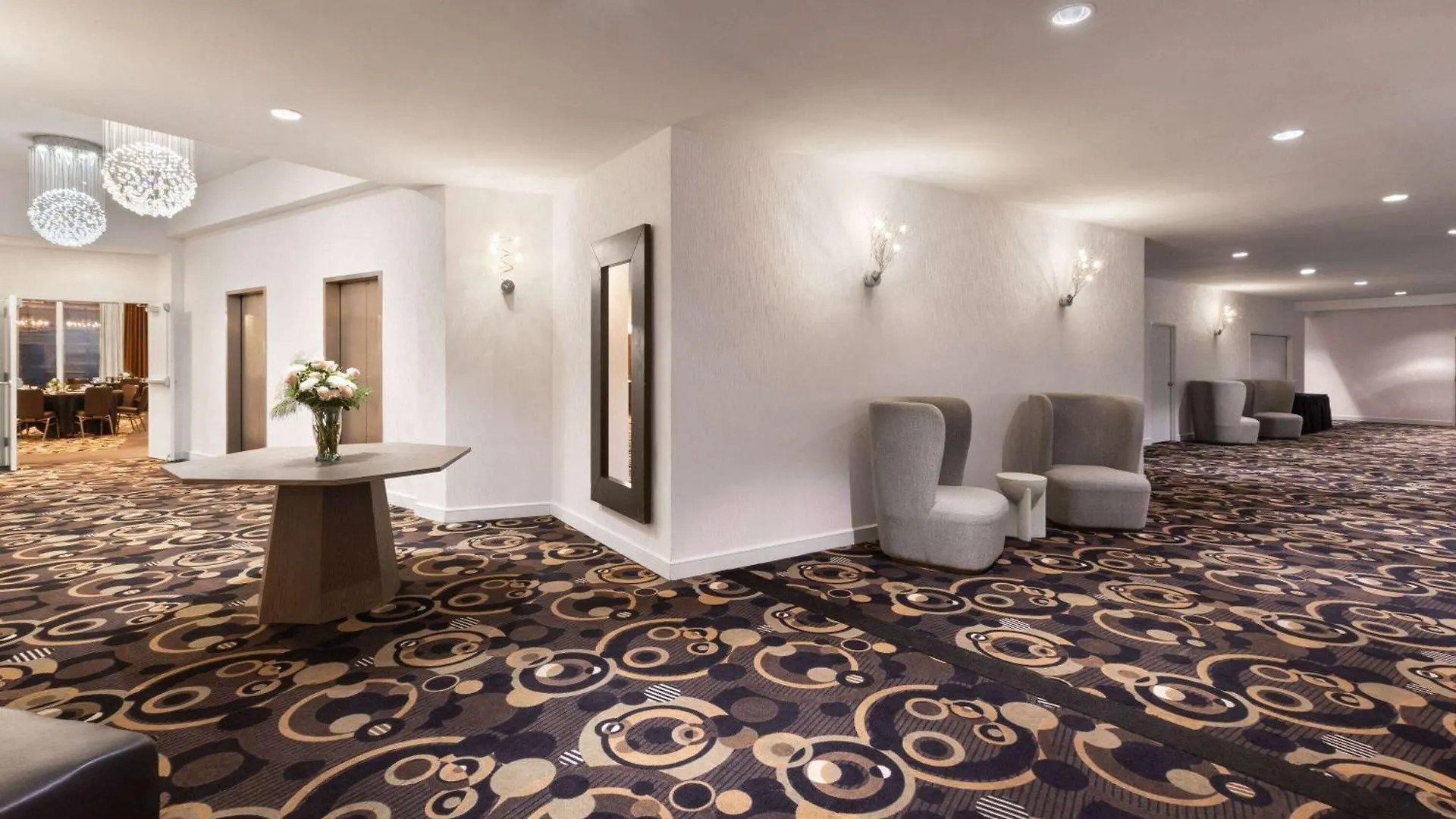 Wyndham Garden Norfolk Downtown Hotel
