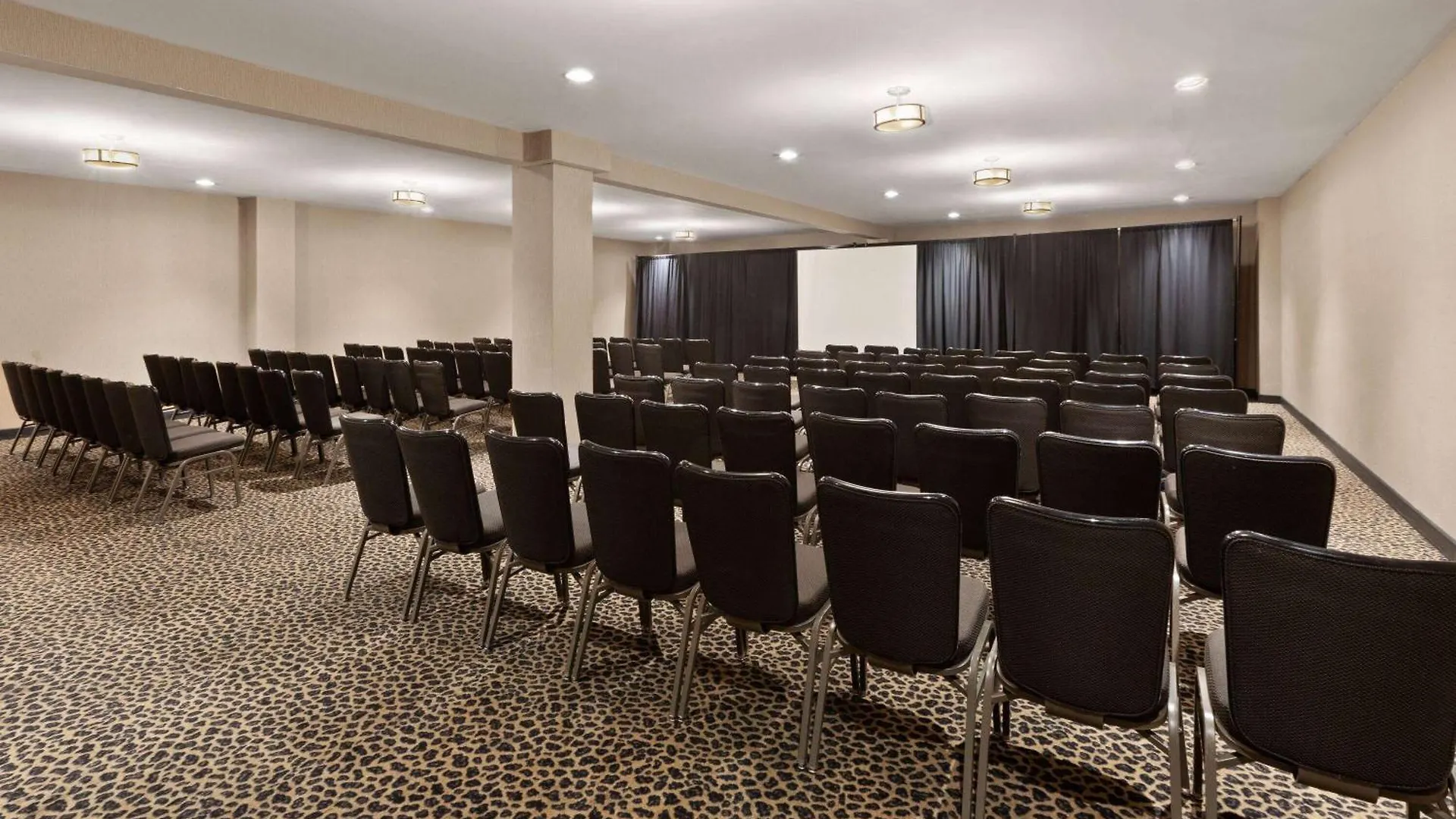 Wyndham Garden Norfolk Downtown Hotel