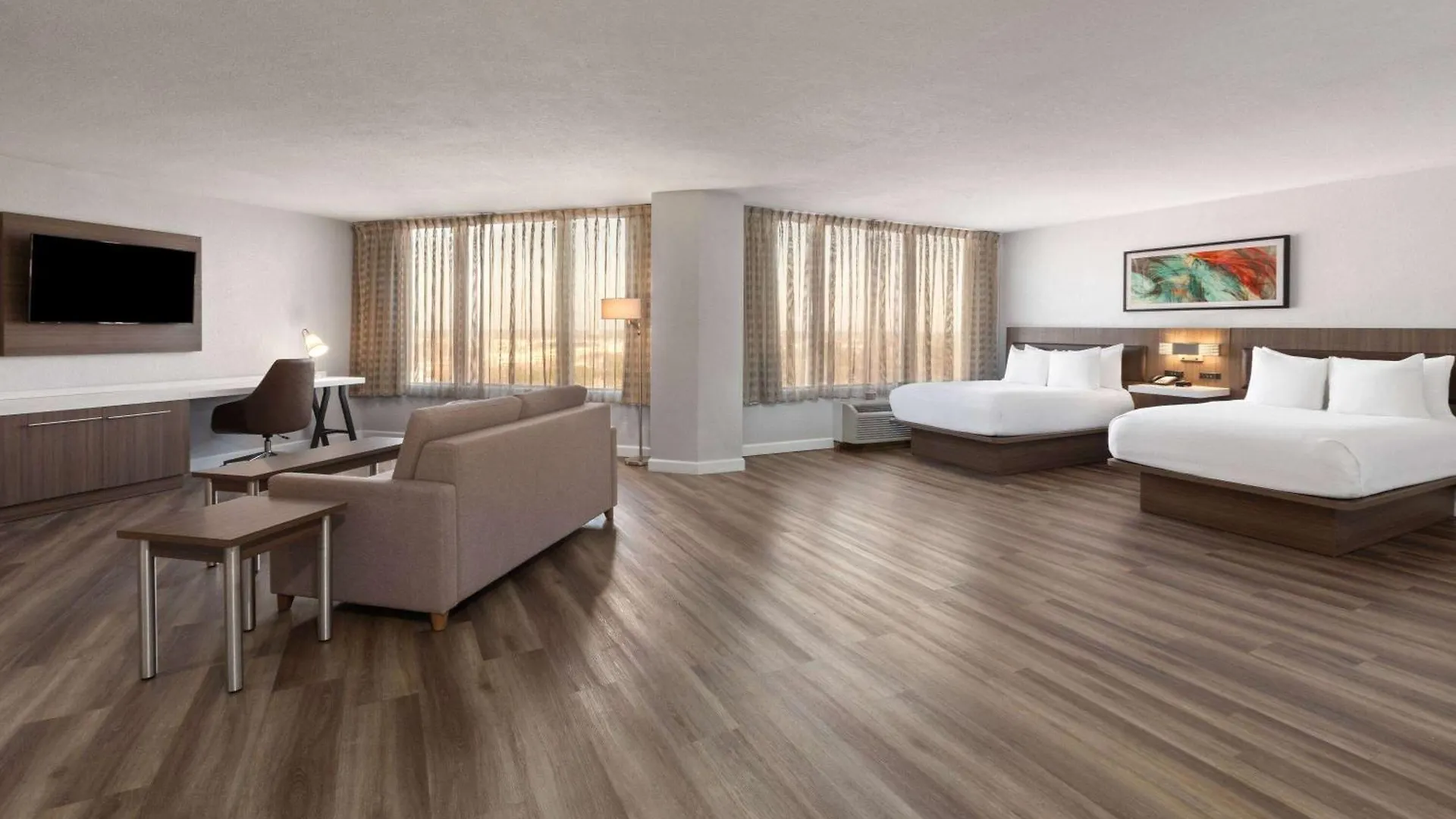 Wyndham Garden Norfolk Downtown Hotel