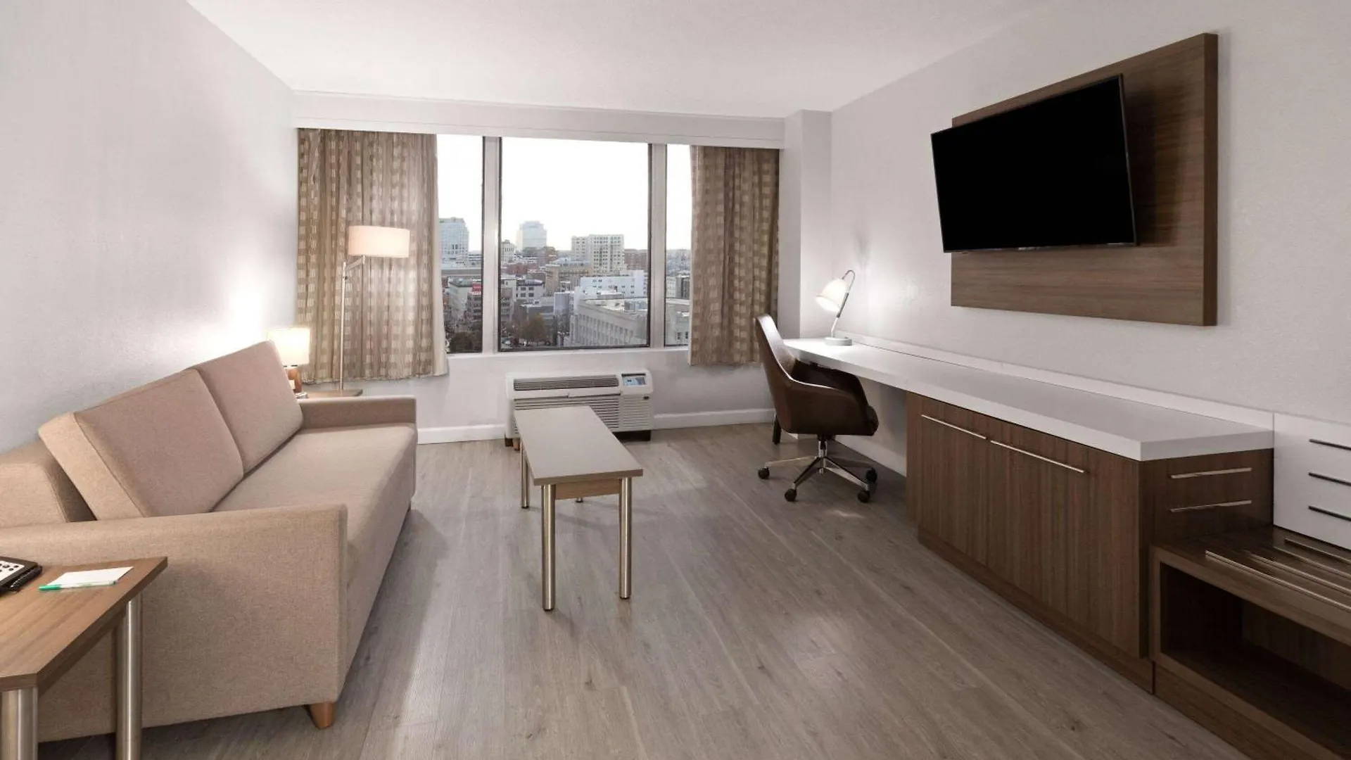 Wyndham Garden Norfolk Downtown Hotel