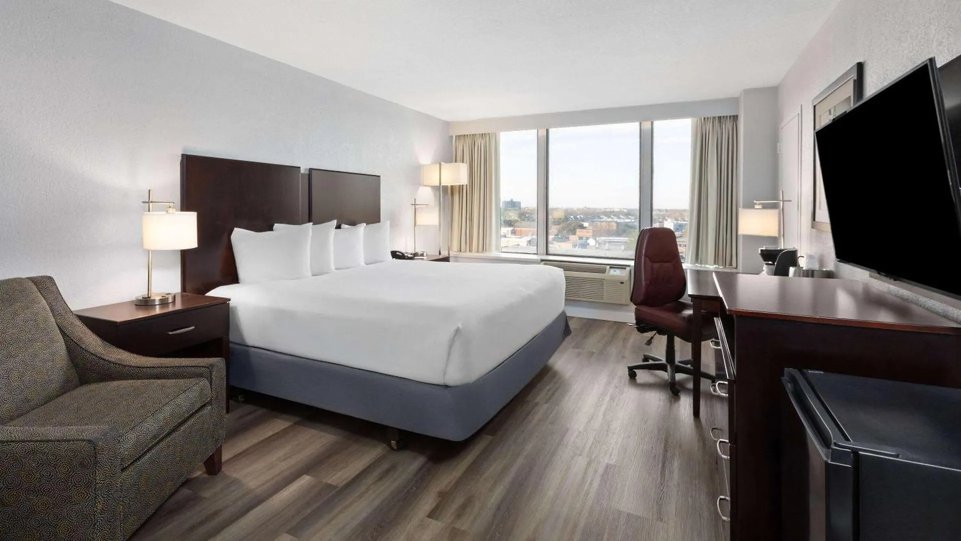 Wyndham Garden Norfolk Downtown Hotel
