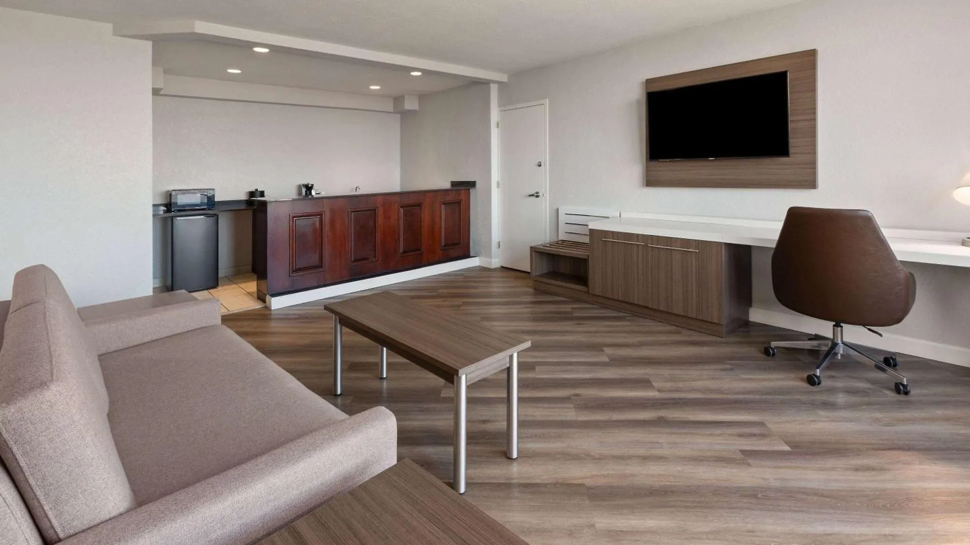 Wyndham Garden Norfolk Downtown Hotel